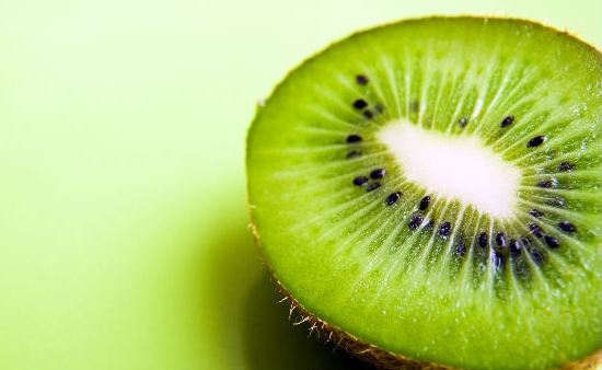 Conoce las propiedades del kiwi y sus beneficios